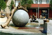 Zeigt den Brunnen aus Bronze in Wernigerode von Prof. Bernd Göbel